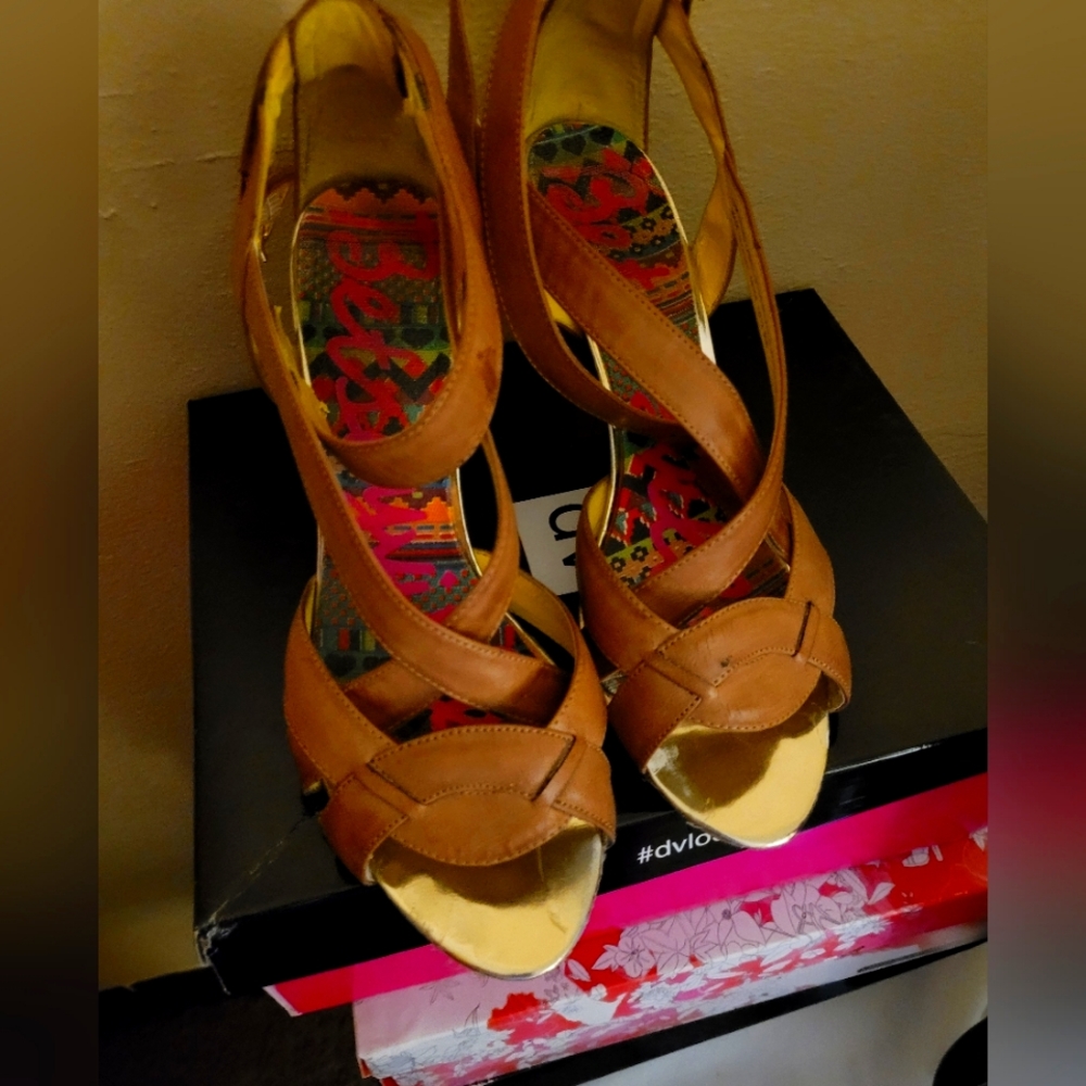 DV Heels